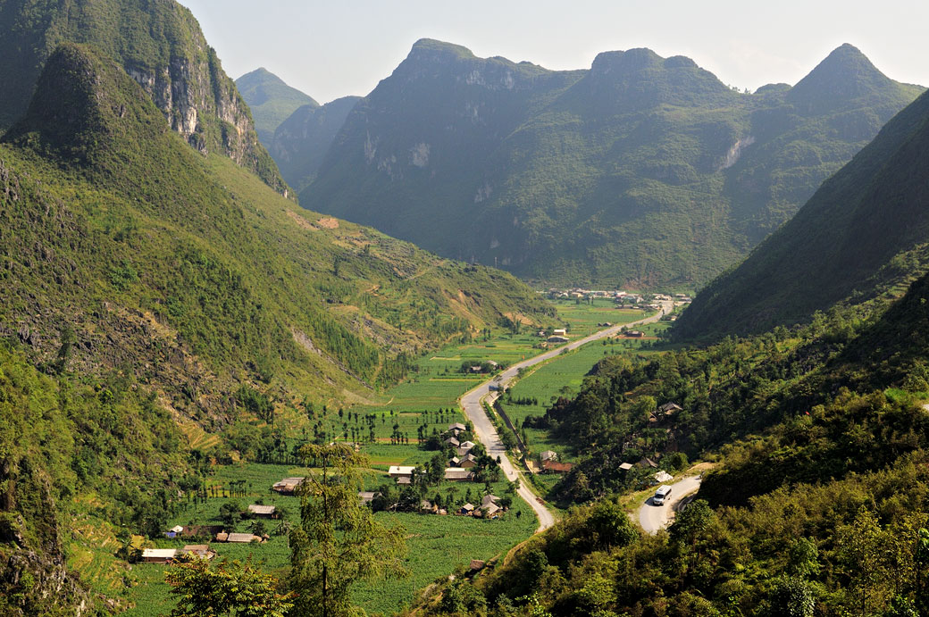 Vallée dans la province de Hà Giang, Vietnam