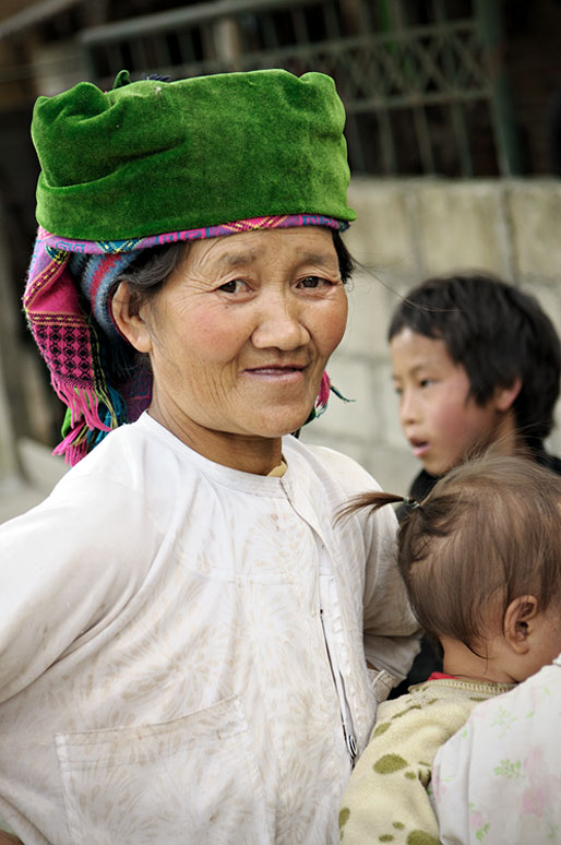 Femme Hmong dans un village près de Dong Van, Vietnam