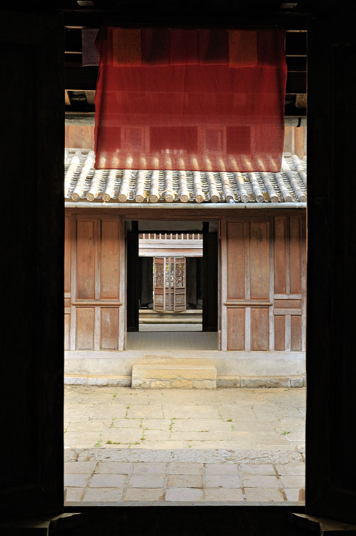 Porte dans le Palais de l’ancien roi des Hmongs, Vietnam