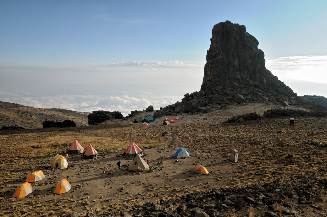 Lava Tower Camp en fin d'après-midi sur le Kilimandjaro, Tanzanie