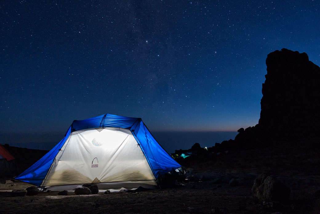 Nuit étoilée au campement de Lava Tower, Tanzanie