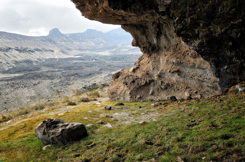 Grotte près de Moir Hut camp sur le Kilimandjaro, Tanzanie