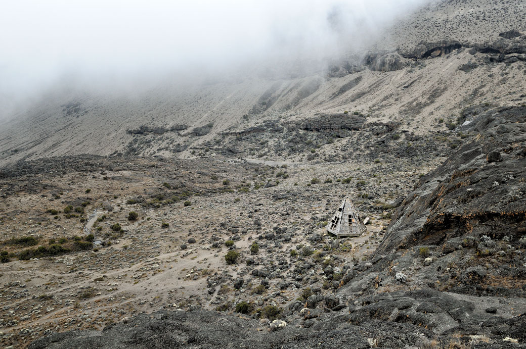 La vieille cabane de Moir Hut sur le Kilimandjaro, Tanzanie