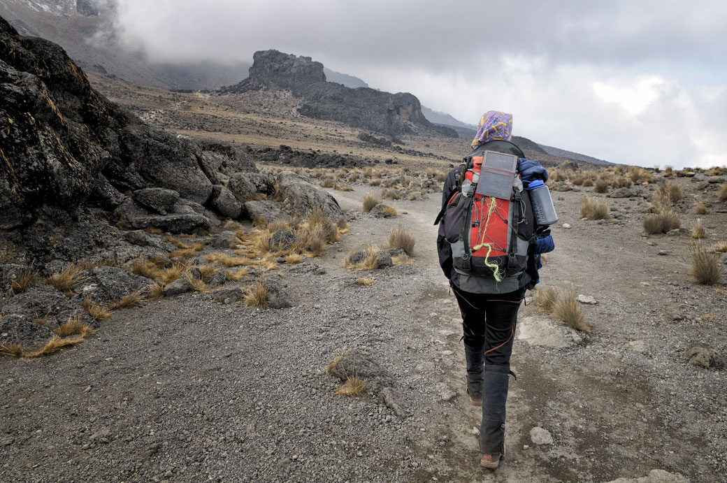 En approche de Lava Tower sur le Kilimandjaro, Tanzanie