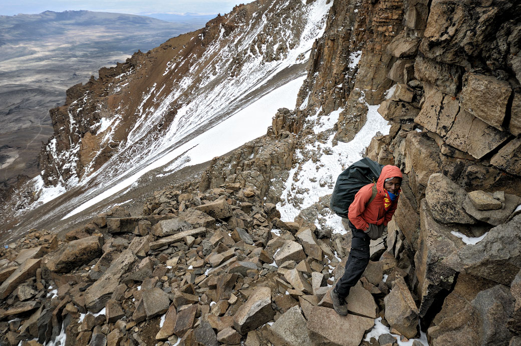 Godfrey dans une partie technique de la Western Breach sur le Kilimandjaro