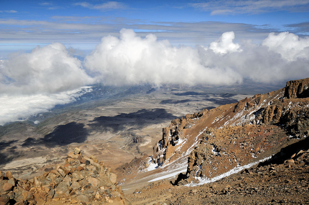 Nuages en approche sur la Western Breach au Kilimandjaro, Tanzanie