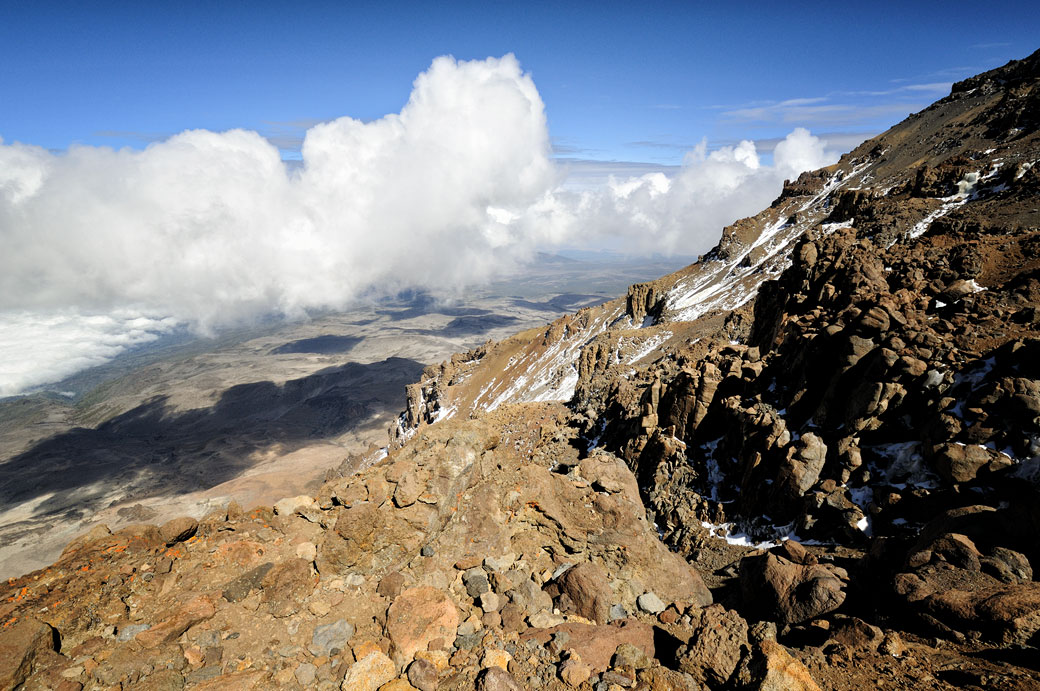 Nuages d'altitude sur la Western Breach au Kilimandjaro, Tanzanie