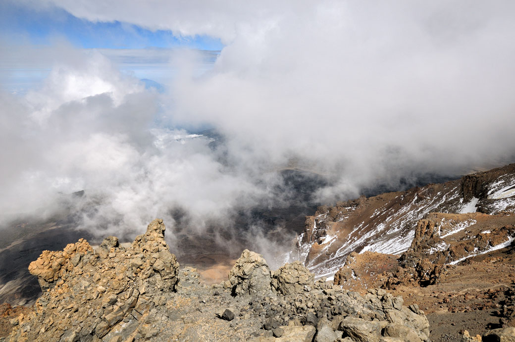 Les nuages envahissent la Western Breach sur le Kilimandjaro, Tanzanie