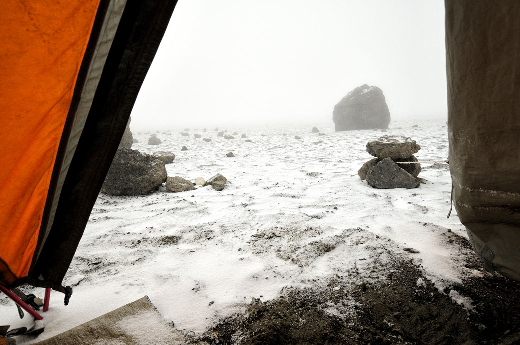 Tempête de neige à Crater Camp sur le Kilimandjaro, Tanzanie