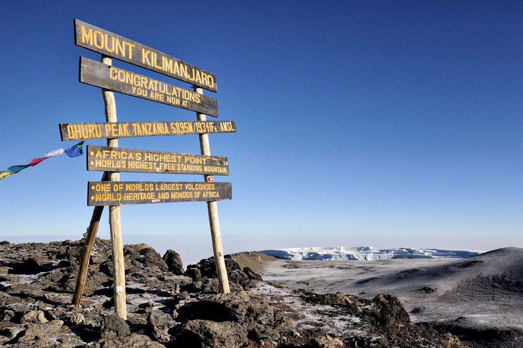 Panneau de Uhuru Peak sommet du Kilimandjaro, Tanzanie