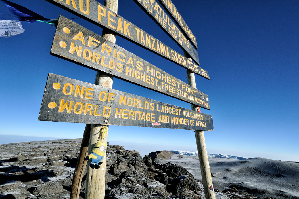 Petit minion à Uhuru Peak, sommet du Kilimandjaro, Tanzanie