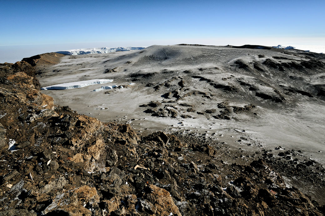 Glaciers et cratère Reusch depuis Uhuru Peak le sommet du Kilimandjaro