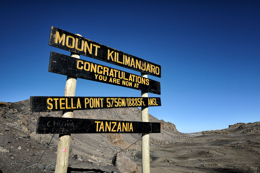 Panneau de Stella Point sur le Kilimandjaro, Tanzanie