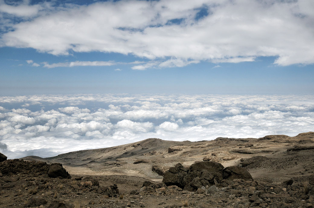 Descente vers les nuages au Kilimandjaro, Tanzanie