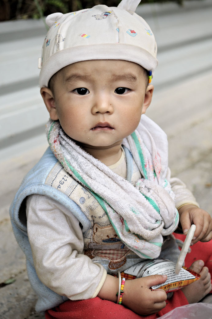 Vietnam Bebe Garcon Assis Au Nord Du Pays Pascalboegli Com Recits De Voyages Et Photos Du Monde