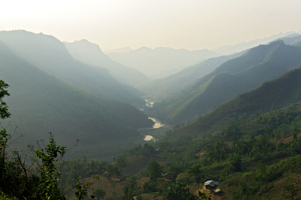 Vallée et montagnes au nord du pays, Vietnam