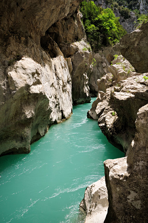 La rivière Verdon dans le Styx au fond des gorges, France
