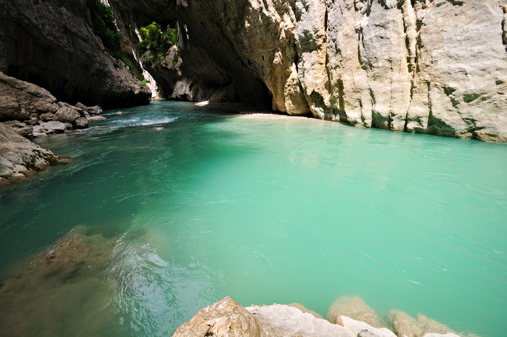 Au bord de la rivière Verdon au Baou Béni, France