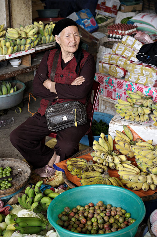 Vendeuse de fruits au marché de Meo Vac, Vietnam