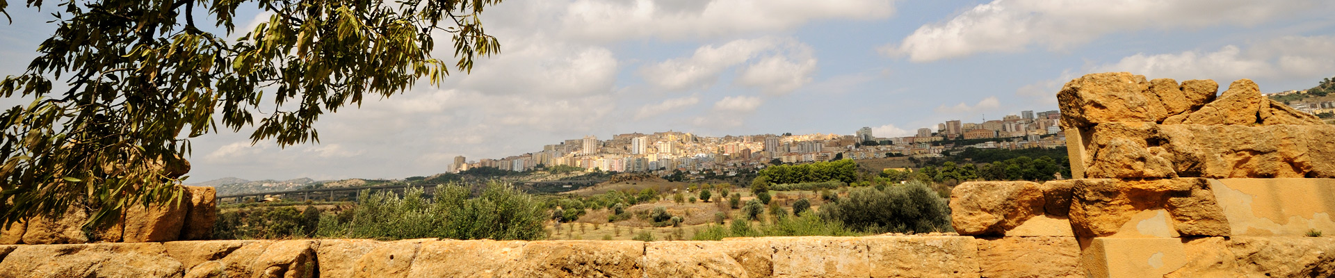 Top image Agrigente depuis la Vallée des Temples en Sicile