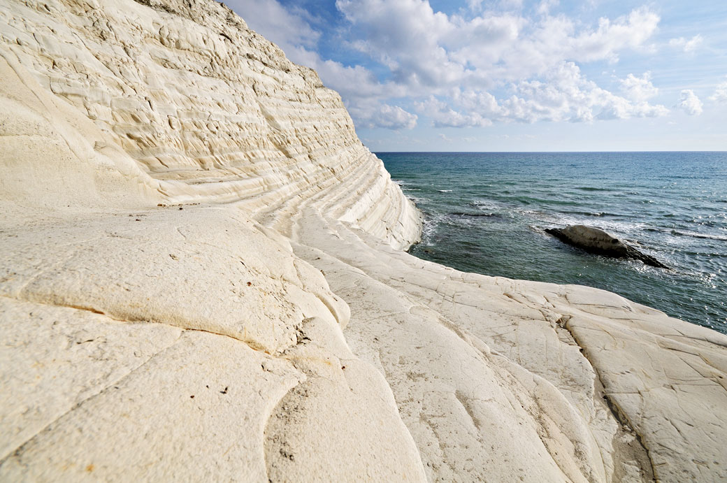 Blancheur des falaises de la Scala dei Turchi en Sicile, Italie