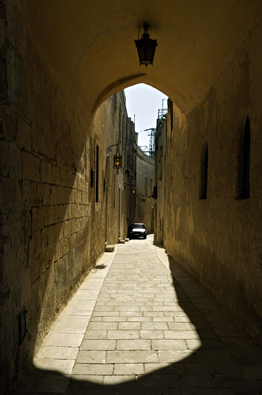 Passage voûté dans la vieille ville de Mdina, Malte