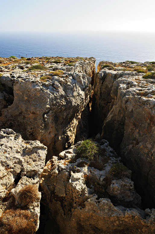 Crevasses sur la Péninsule de Marfa, Malte