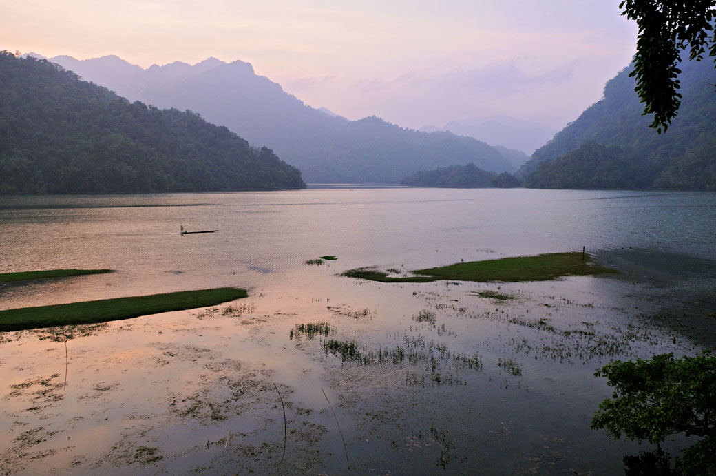 Le lac de Ba Be en fin de journée, Vietnam