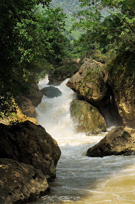 Chute de Dau Dang au parc national de Ba Be, Vietnam