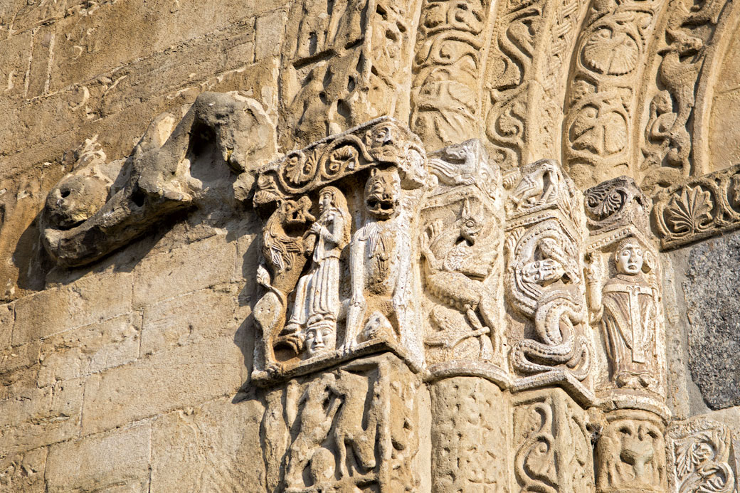 Détail de la porte de la basilique San Michele Maggiore de Pavie