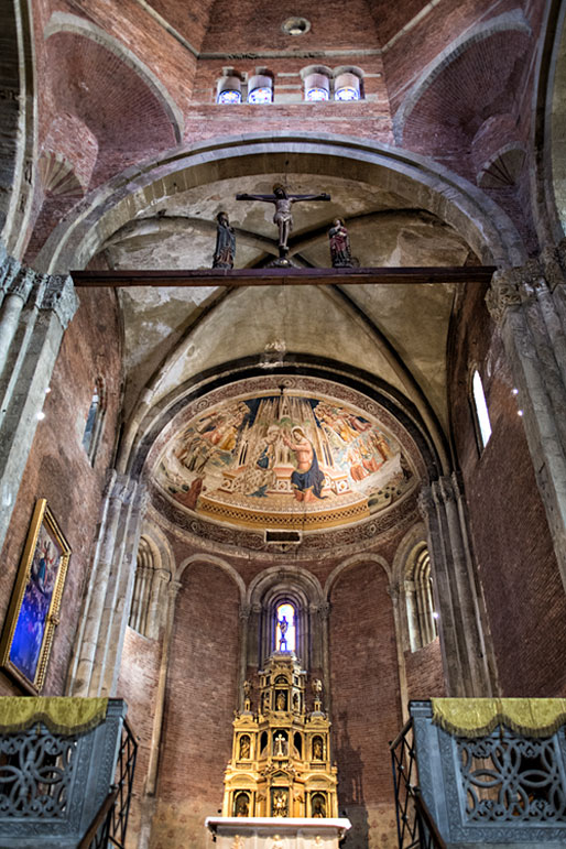 Intérieur de la basilique San Michele Maggiore de Pavie, Italie