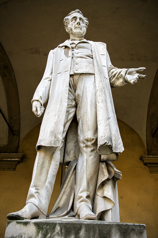 Statue de Bartolomeo Panizza à l'université de Pavie, Italie