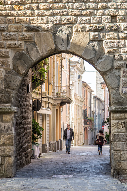 Arche d'une porte de Varzi, Italie