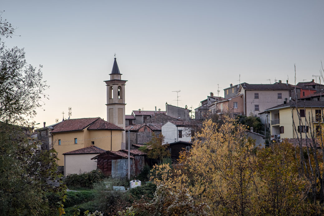 Le hameau de Castellaro de la commune de Varzi, Italie