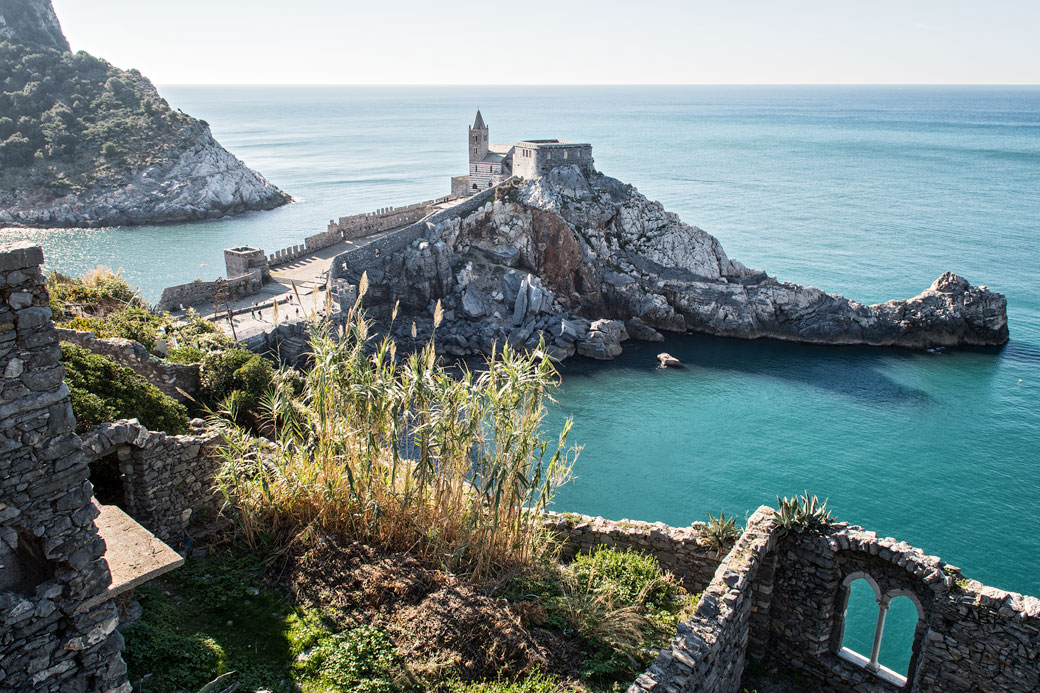 Église Saint-Pierre sur un éperon rocheux de Portovenere, Italie