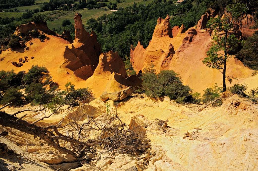 Relief acéré du Colorado Provençal de Rustrel, France