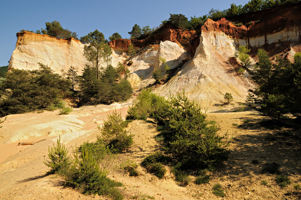 Les falaises d'ocres du Colorado Provençal de Rustrel, France