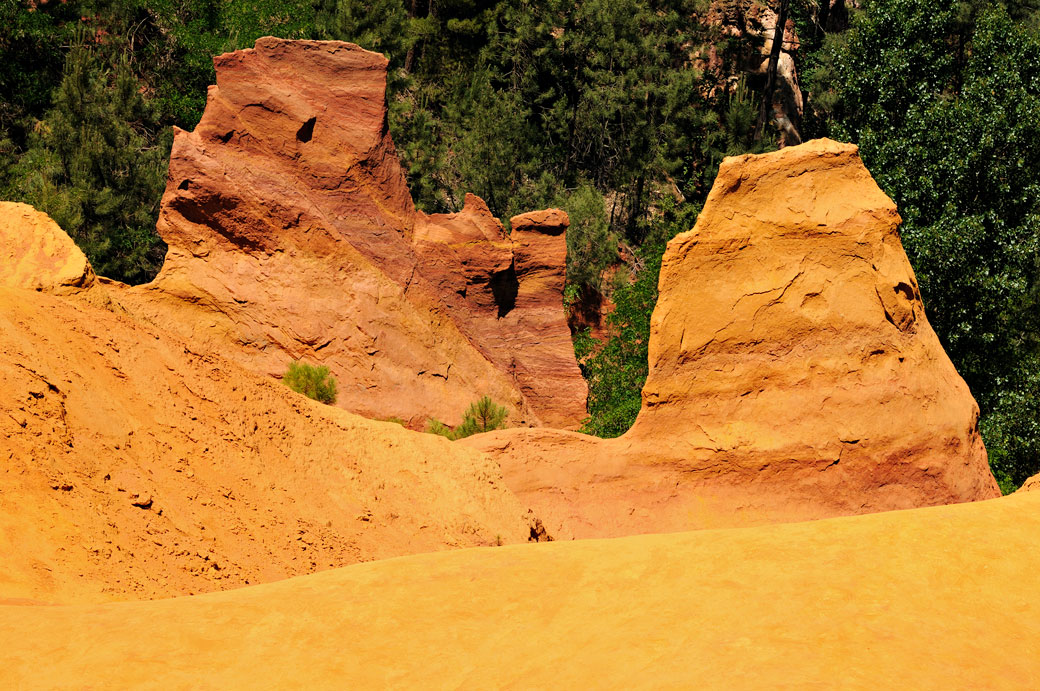 Rochers d'ocre à Roussillon en Provence, France