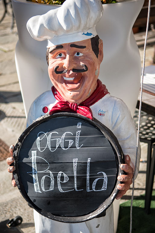 Figurine comique d'un restaurant de Portovenere, Italie