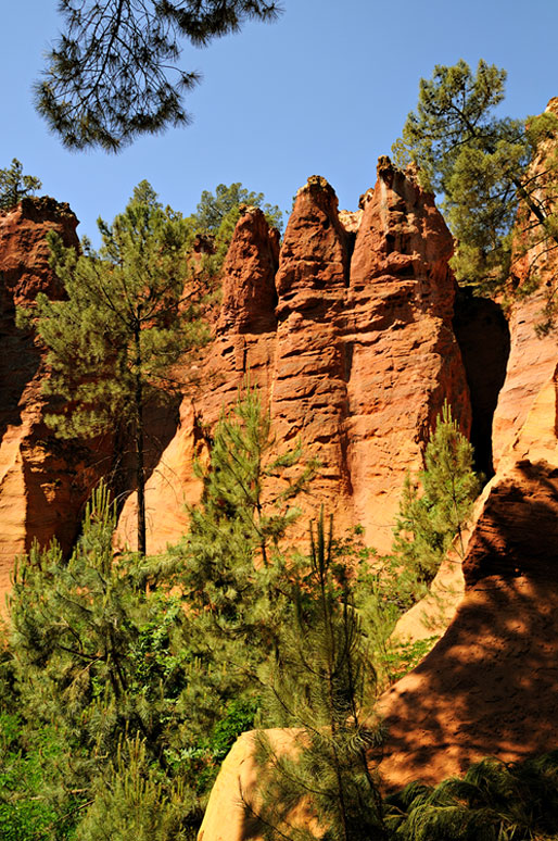 La Chaussée des Géants au sentier des ocres à Roussillon, France