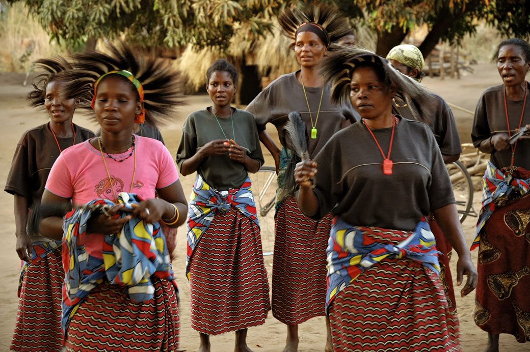 Femmes qui dansent au village de Kawaza, Zambie