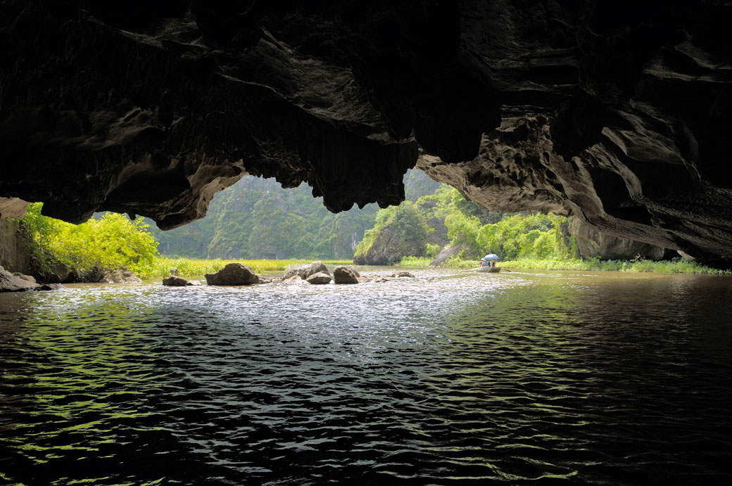 À l'intérieur d'une grotte de Tam Coc, Vietnam