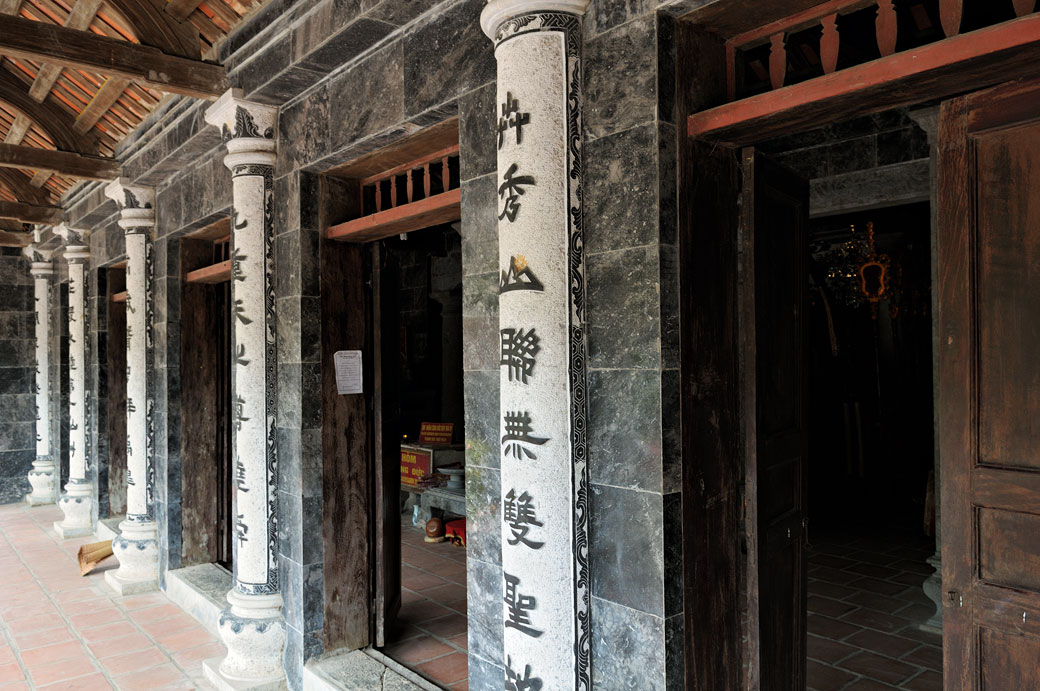 Les portes du Temple de Thai Vi à Tam Coc, Vietnam