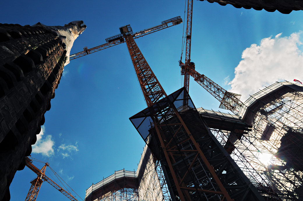 Grues de construction sur la Sagrada Família à Barcelone