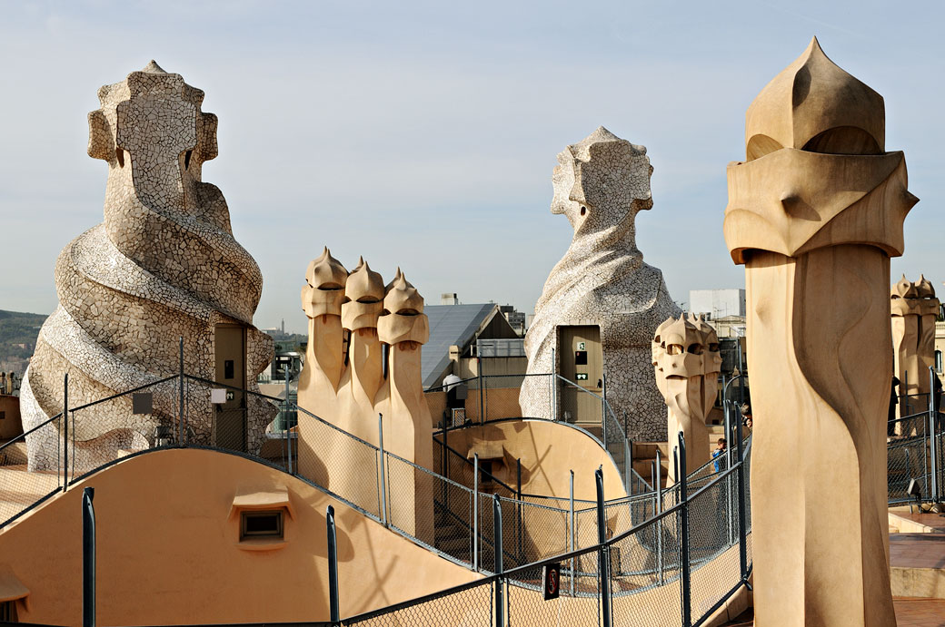 Tours de ventilation et cheminées de la Casa Milà à Barcelone