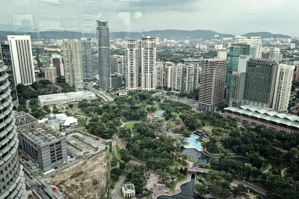 Espace vert KLCC depuis les tours jumelles Petronas, Malaisie