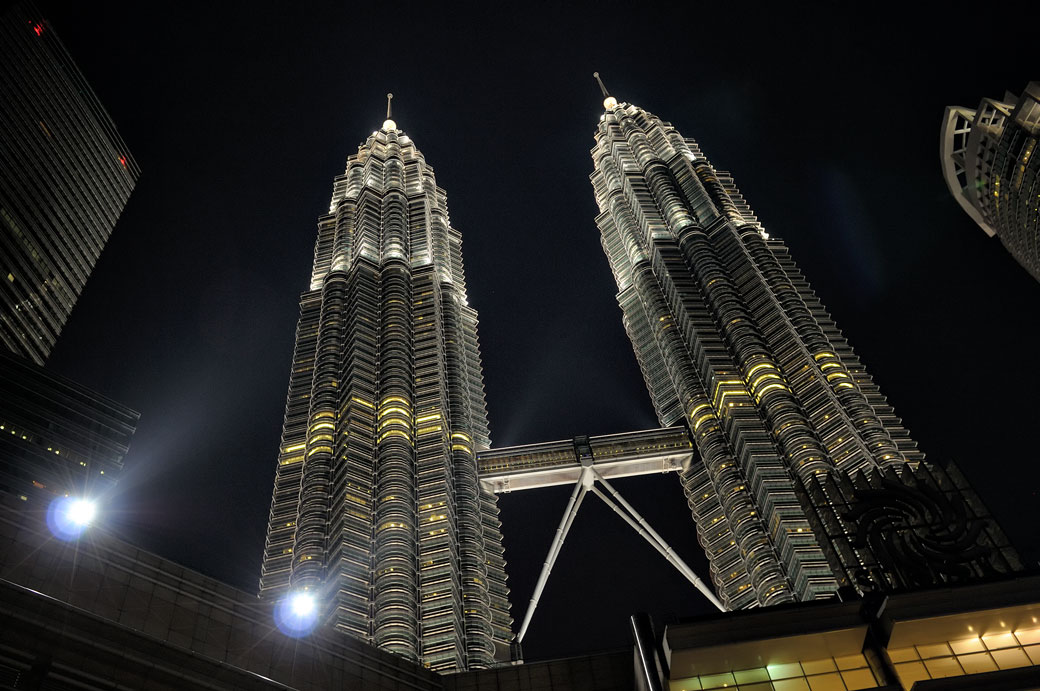 Tours jumelles Petronas de nuit à Kuala Lumpur