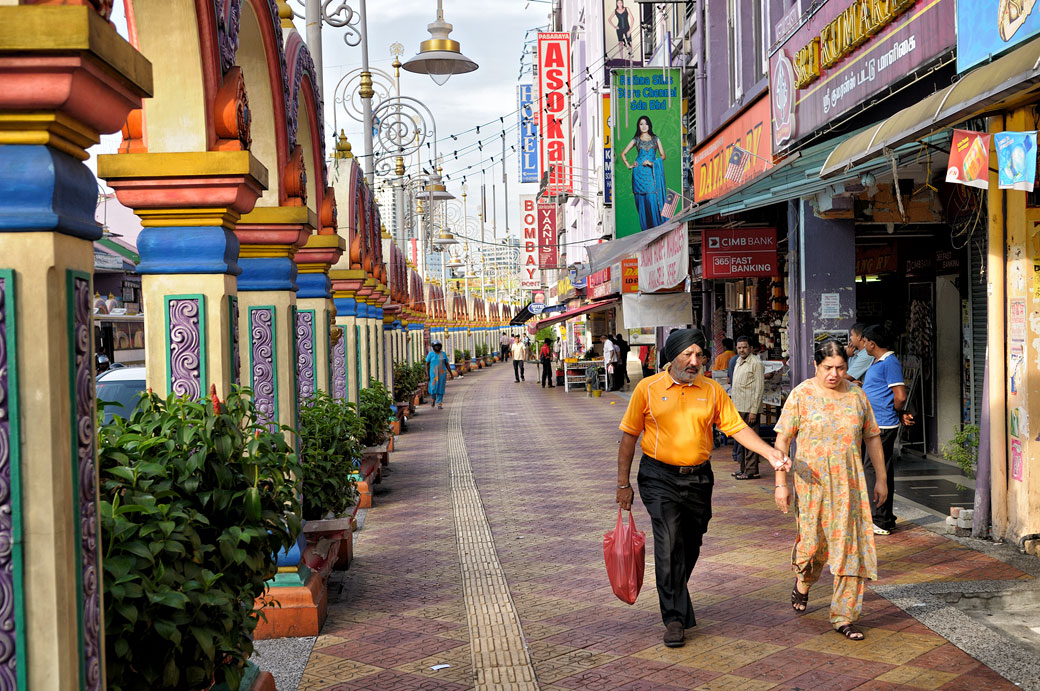 Couple dans le quartier de Brickfields à Kuala Lumpur