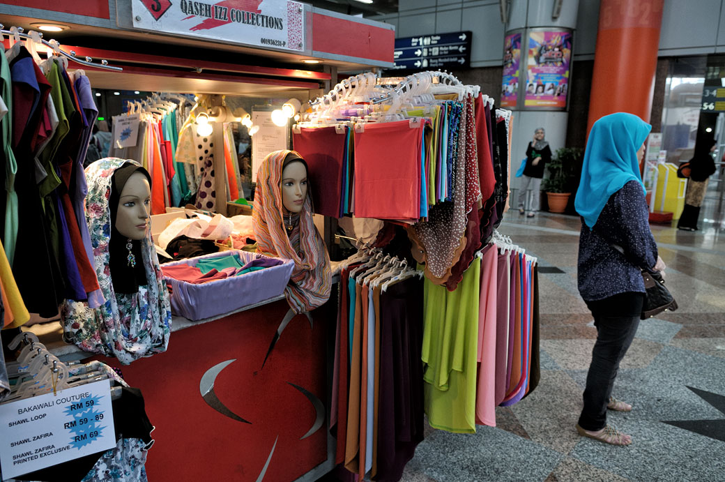 Petit magasin de hijabs à Kuala Lumpur