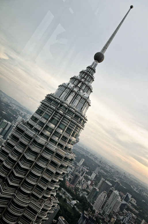 Sommet d'une des tours jumelles Petronas à Kuala Lumpur, Malaisie